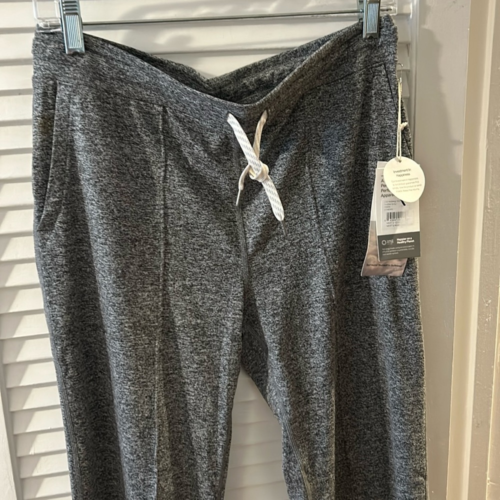 Vuori women’s Halo wideleg pant heather grey size M